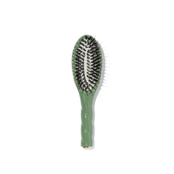 La Petite Brosse n°03 l'Indispensable Sensitive Scalp Almond Green